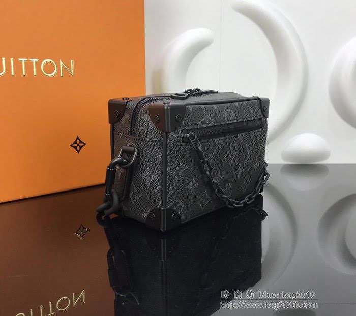 路易威登LV 頂級原單 M44480 標誌性Monogram Eclipse塗層帆布面 搭配樹脂鏈帶 單肩斜挎包 可手提  ydh2692